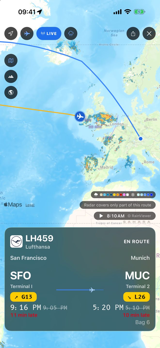 The map for LH459 over the Atlantic: the track flown behind the airplane, the route ahead, and weather radar.